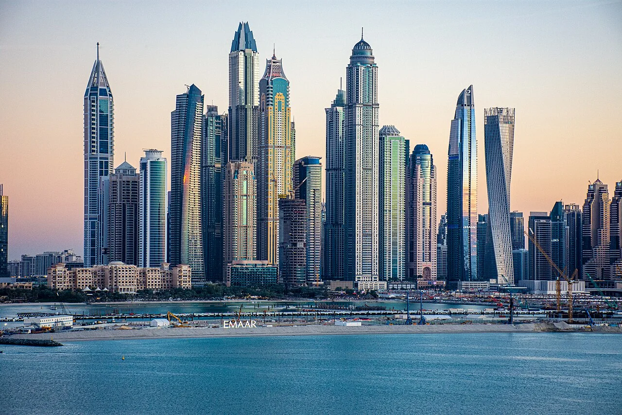 Dubai — Marina boyunca şehrin ritmini yakala.